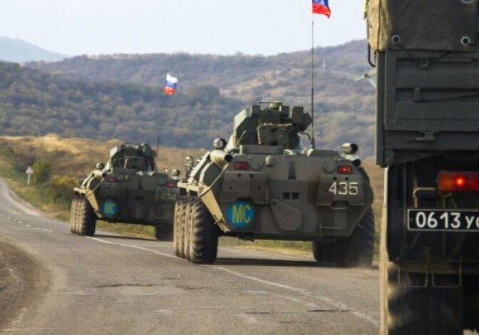 Азербайджанские военные остановили и развернули колонну миротворцев РФ с оружием (Фото)