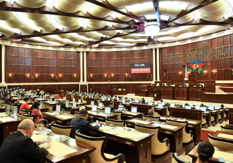 В парламенте Азербайджана принят в I чтении законопроект о политпартиях