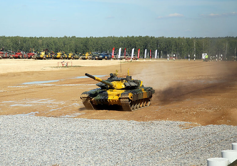 Азербайджанские танкисты открыли заезды «Танкового биатлона» (Фото)