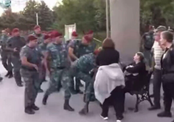 Армянская полиция "ласково" обошлась с матерями погибших военнослужащих (Видео)