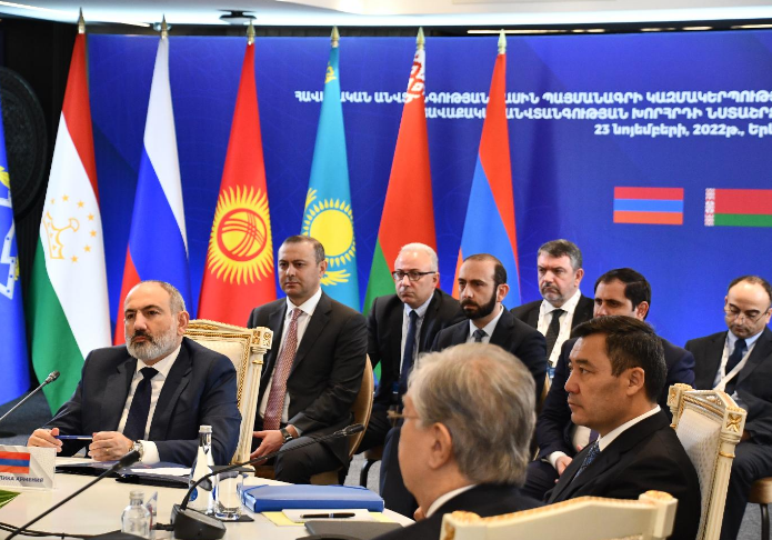 Зачем Пашинян устроил демарш на саммите ОДКБ в Ереване? - Мнение политолога