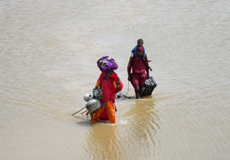 Наводнения в Пакистане унесли жизни более 900 человек