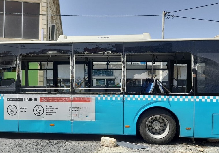 В Баку «ЗИЛ» врезался в автобус
