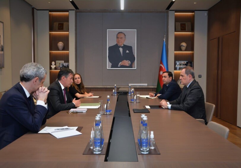 Джейхун Байрамов обсудил с послом МИД Франции нормализацию отношений с Арменией (Фото)