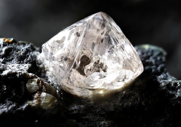 В Якутии нашли древнейший алмаз возрастом более 3,5 миллиарда лет