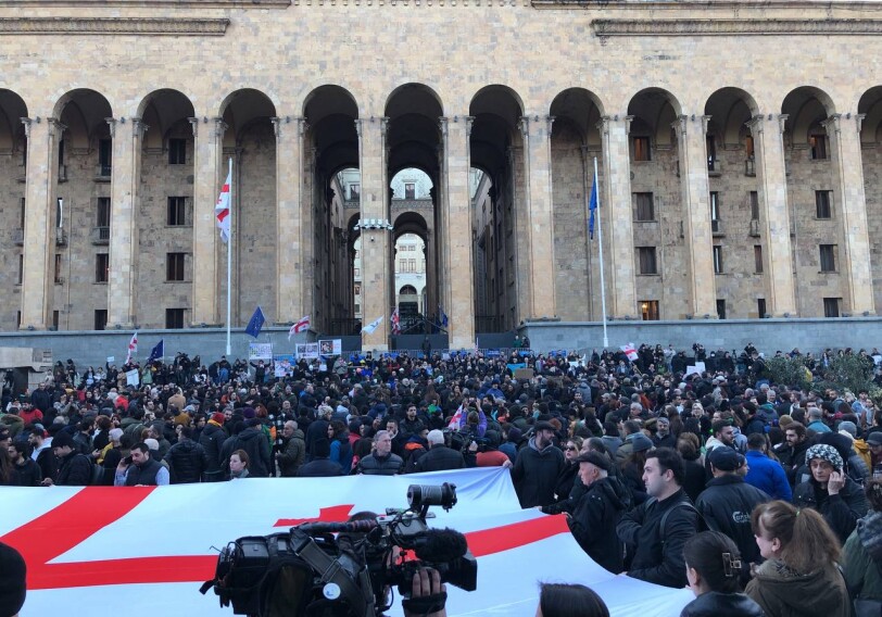 Протесты в Тбилиси: участники акции перекрыли проспект Руставели