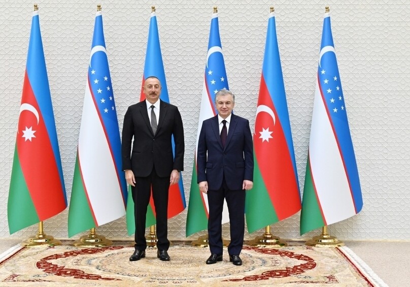 Президент Узбекистана позвонил Президенту Ильхаму Алиеву
