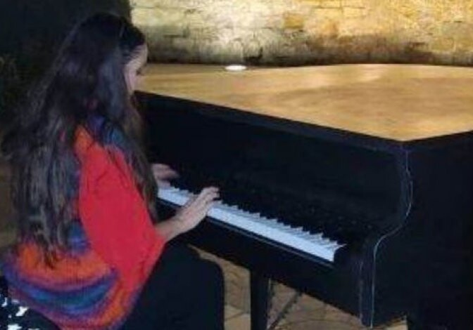 Лейла Алиева сыграла на пианино в Ичеришехер (Фото-Видео)