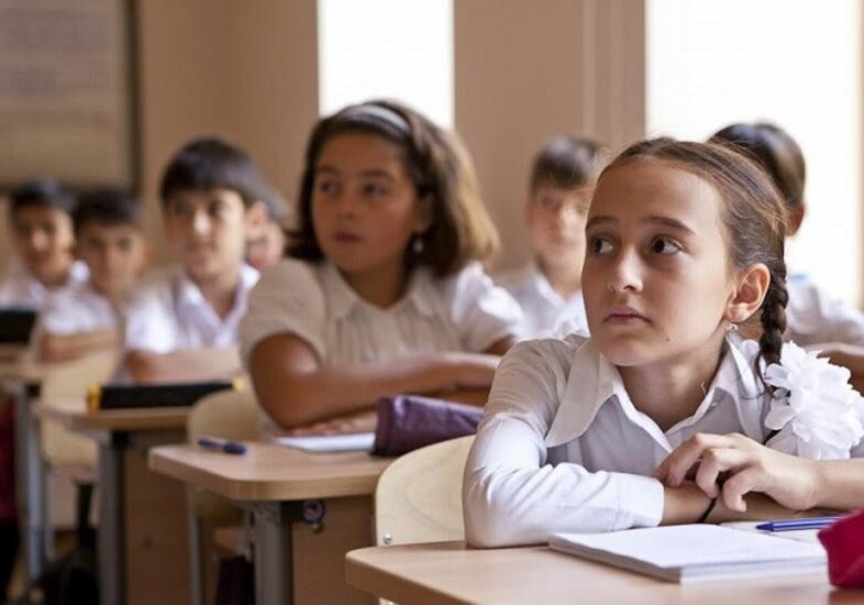 Когда в Азербайджане начнется пошив новой школьной формы?