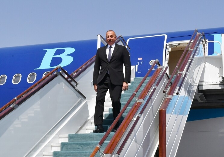 Президент Азербайджана прибыл с визитом в Узбекистан (Фото)