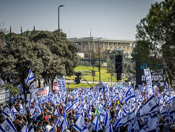 Противники судебной реформы стекаются к парламенту Израиля