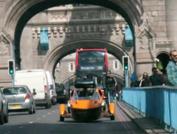 Летающий автомобиль появился на улицах Лондона