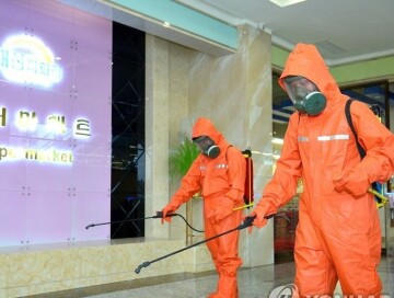 В КНДР неизвестной лихорадкой заразились 350 тысяч человек