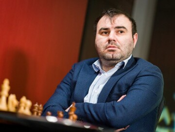 Мамедъяров обыграл Непомнящего, одержав первую победу в Бухаресте