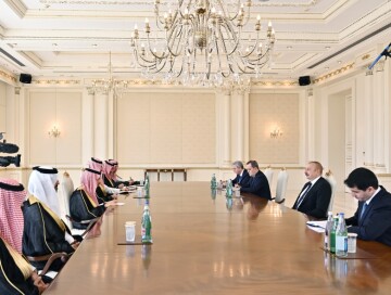 Президент Ильхам Алиев принял главу МИД Саудовской Аравии