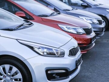 Ряд госучреждений Азербайджана продают свои автомобили по низким ценам