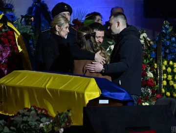 Зеленский пришел на похороны погибшего при взрыве вертолета главы МВД Монастырского (Фото-Видео)