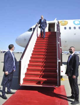 Президент Казахстана прибыл с официальным визитом в Азербайджан (Фото)