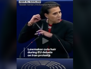 Депутат Европарламента обрезала волосы в знак солидарности с женщинами Ирана (Видео)