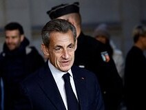 Экс-президента Франции приговорили к году тюрьмы