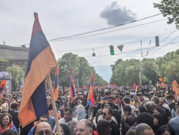 Оппозиция начала шествие по центру Еревана