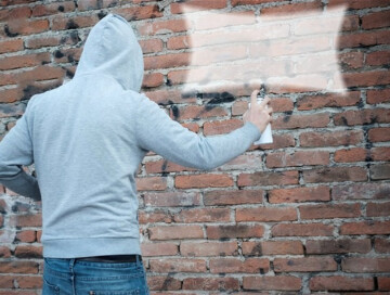 В Баку арестован юноша, писавший на стенах зданий религиозные лозунги