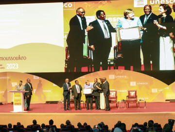 Меркель получила премию мира ЮНЕСКО