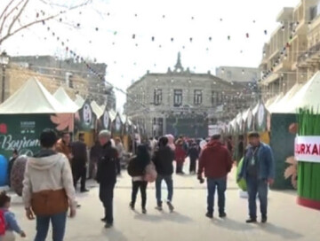 Жители Баку с радостью отмечают Новруз байрамы (Видео)