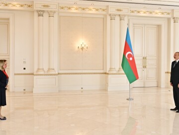 Ильхам Алиев принял верительные грамоты новоназначенного посла Панамы в Азербайджане (Фото)