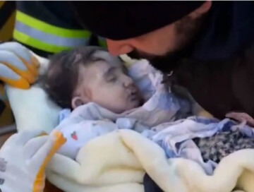 В Турции годовалого ребенка спасли из-под завалов спустя 53 часа (Видео) 