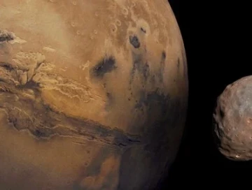Ученые: Марс медленно разрывает свой спутник Фобос на части