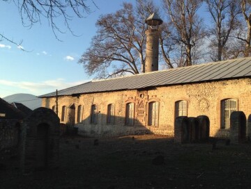 В мечети в азербайджанском Шеки обнаружены останки шекинского хана (Фото)