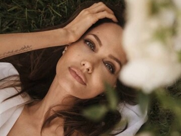 Анджелина Джоли снялась для обложки глянца и поделилась мнением о гендерном неравенстве, воспитании детей и украинцах