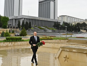 Ильхам Алиев почтил память сынов Азербайджана, погибших за Победу над фашизмом (Фото)