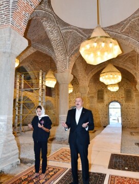 Ильхам Алиев и Мехрибан Алиева посетили в Шуше мечеть Юхары Говхар Ага (Фото-Обновлено)