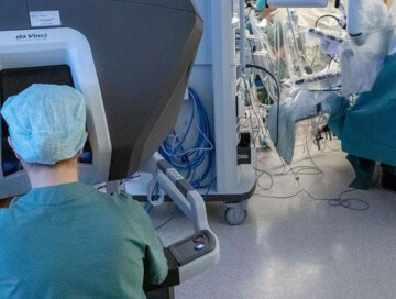 В Швеции родила здорового ребенка женщина с маткой, пересаженной с помощью робота
