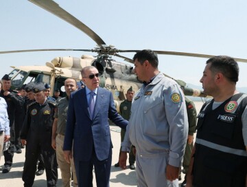 Президент Турции встретился с экипажем самолета-амфибии МЧС Азербайджана (Фото)
