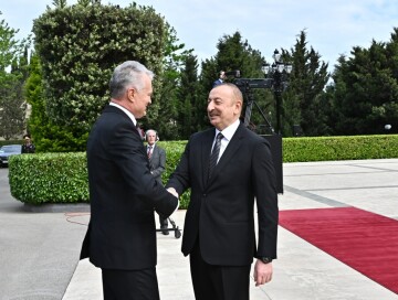 В Баку состоялась церемония официальной встречи президента Литвы (Фото)