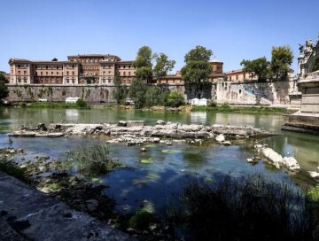 Из-за засухи в Италии из-под воды появился разрушенный мост Нерона