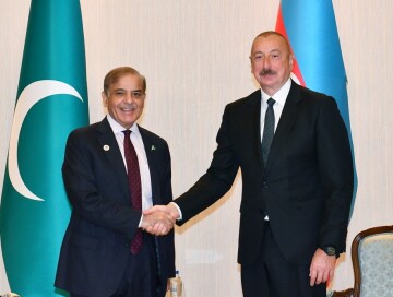 Ильхам Алиев встретился в Самарканде с премьер-министром Пакистана (Фото)