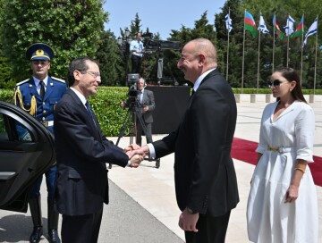 В Баку состоялась церемония официальной встречи президента Израиля (Фото)