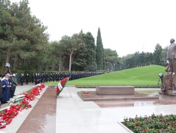 Руководители религиозных конфессий в Азербайджане посетили могилу великого лидера (Фото)