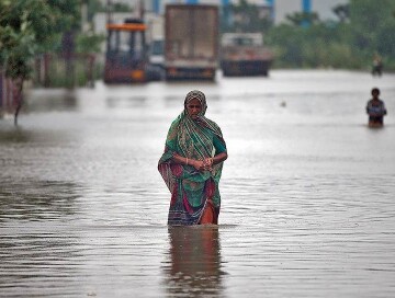 Более 30 человек погибли в результате наводнения на северо-востоке Индии