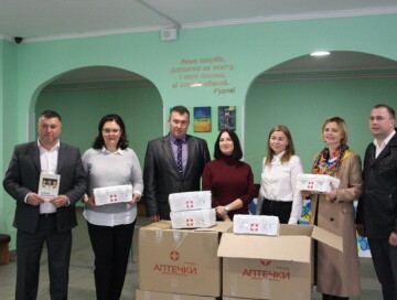SOCAR Energy Ukraine обеспечила украинских школьников аптечками для спасения в случае опасности (Фото)