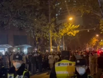 Жители Пекина и Шанхая протестуют против жестких антиковидных мер (Фото-Видео)