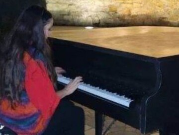 Лейла Алиева сыграла на пианино в Ичеришехер (Фото-Видео)