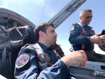 «В небе над родным Азербайджаном»: Сельчук Байрактар сел за штурвал истребителя в Баку (Видео)