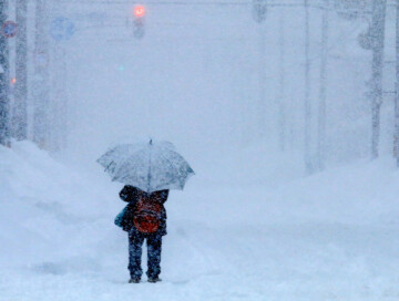 В Румынии тысячи потребителей остались без света из-за мощных снегопадов