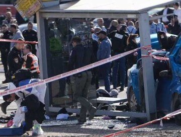 В Иерусалиме автомобиль врезался в остановку: погибли два человека