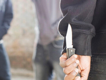 В Баку школьника ударили ножом